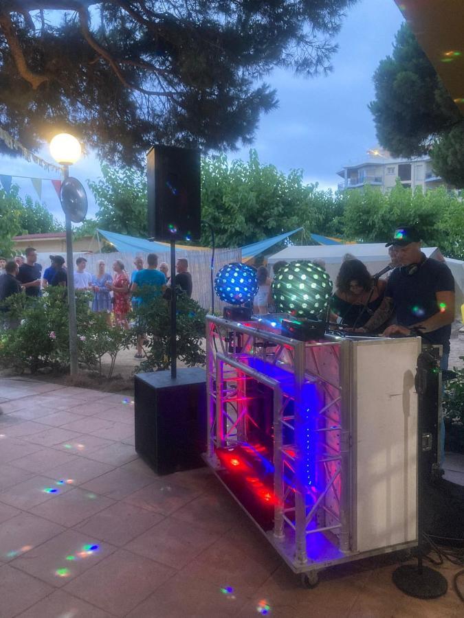 Camping El Pinar Platja Санта-Сусанна Экстерьер фото